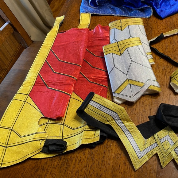 Rubies Wonder woman costume. Youth medium. - Picture 14 of 16